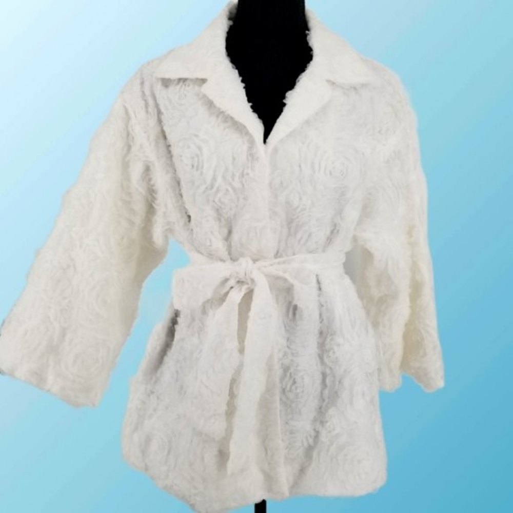 JERRY T swing statement jacket textural flowers belt closure white 2X